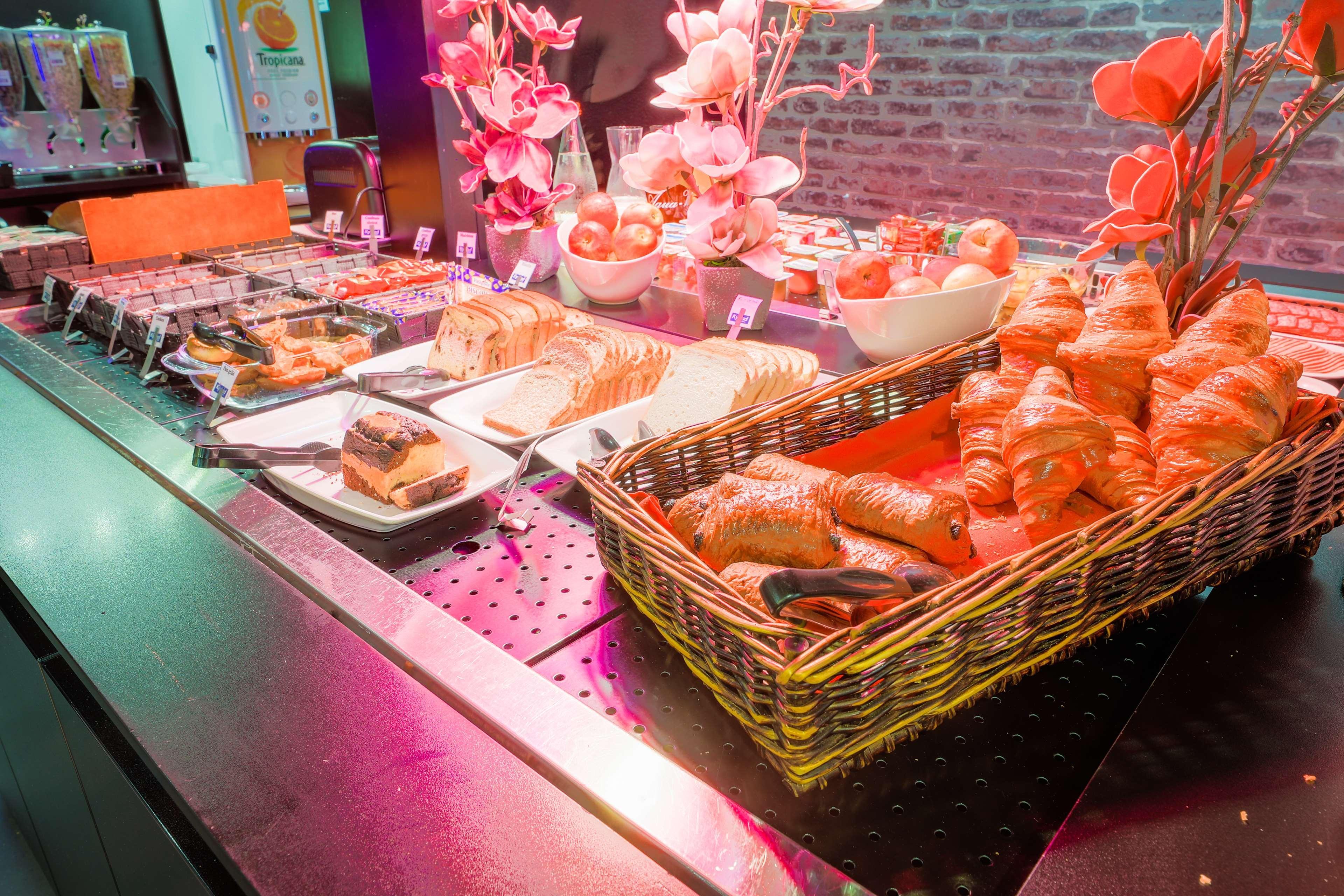 Hotel Restaurant Kyriad De Peronne מראה חיצוני תמונה