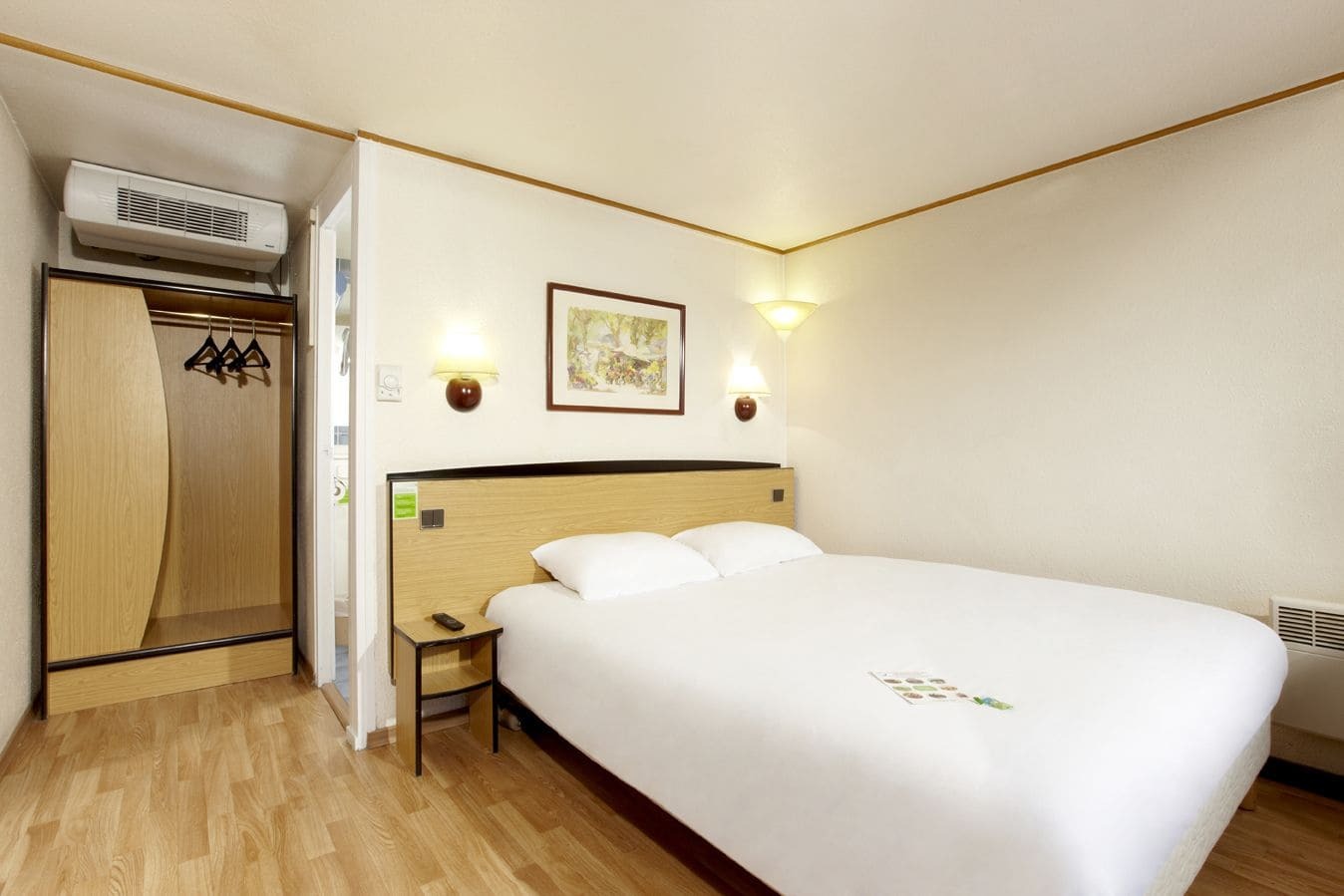 Hotel Restaurant Kyriad De Peronne מראה חיצוני תמונה