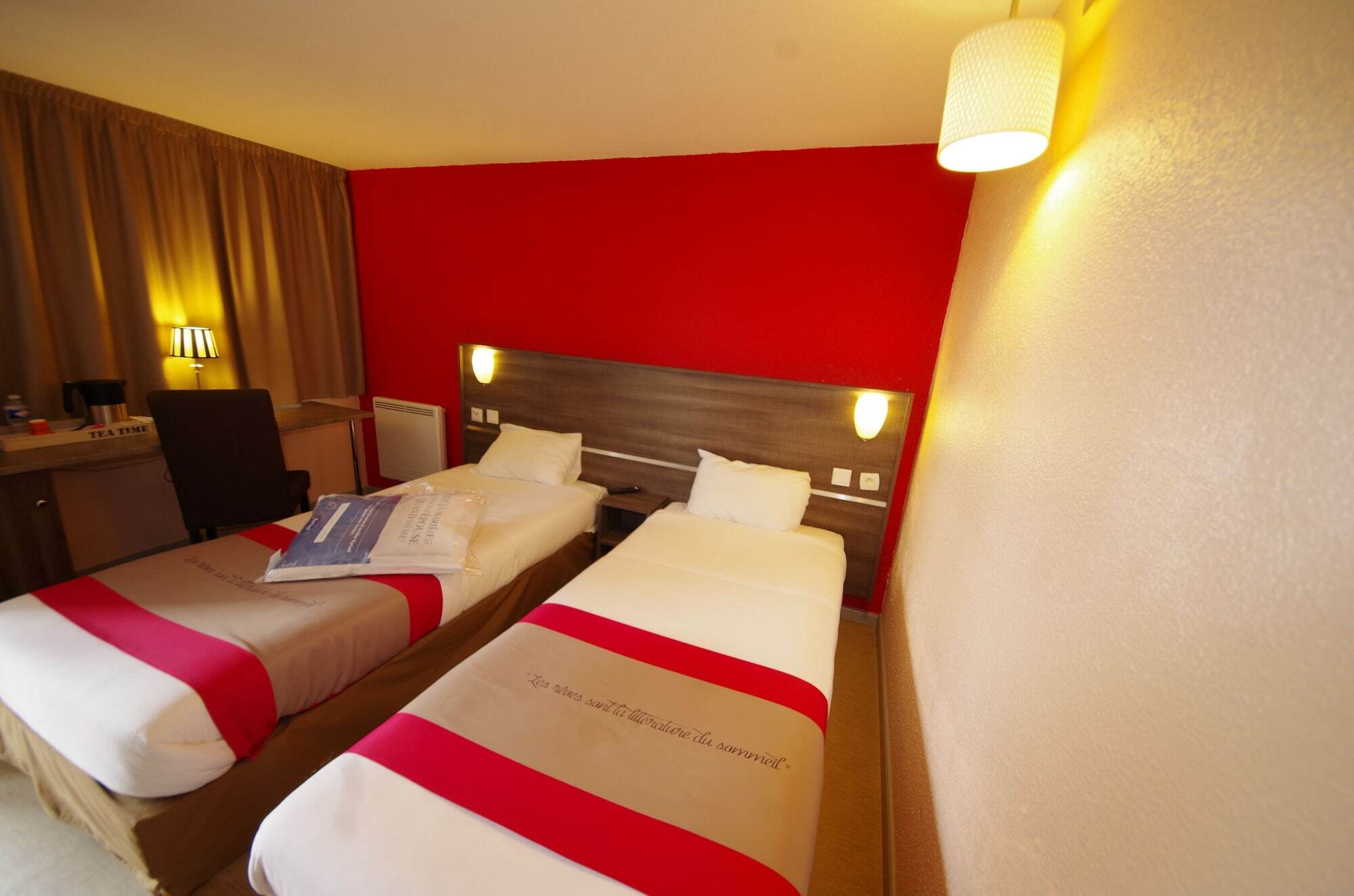 Hotel Restaurant Kyriad De Peronne מראה חיצוני תמונה
